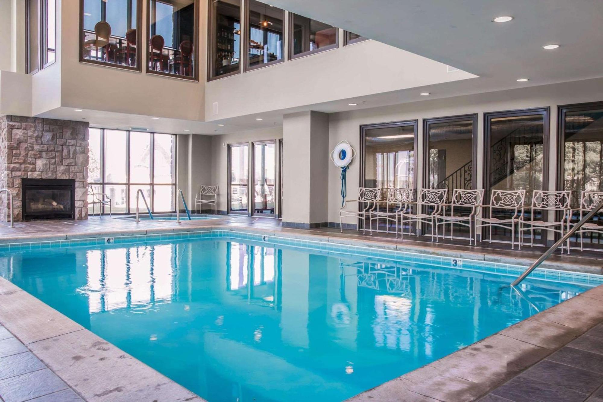 Shoreline Inn & Conference Center, Ascend Hotel Collection مسكيغون المظهر الخارجي الصورة