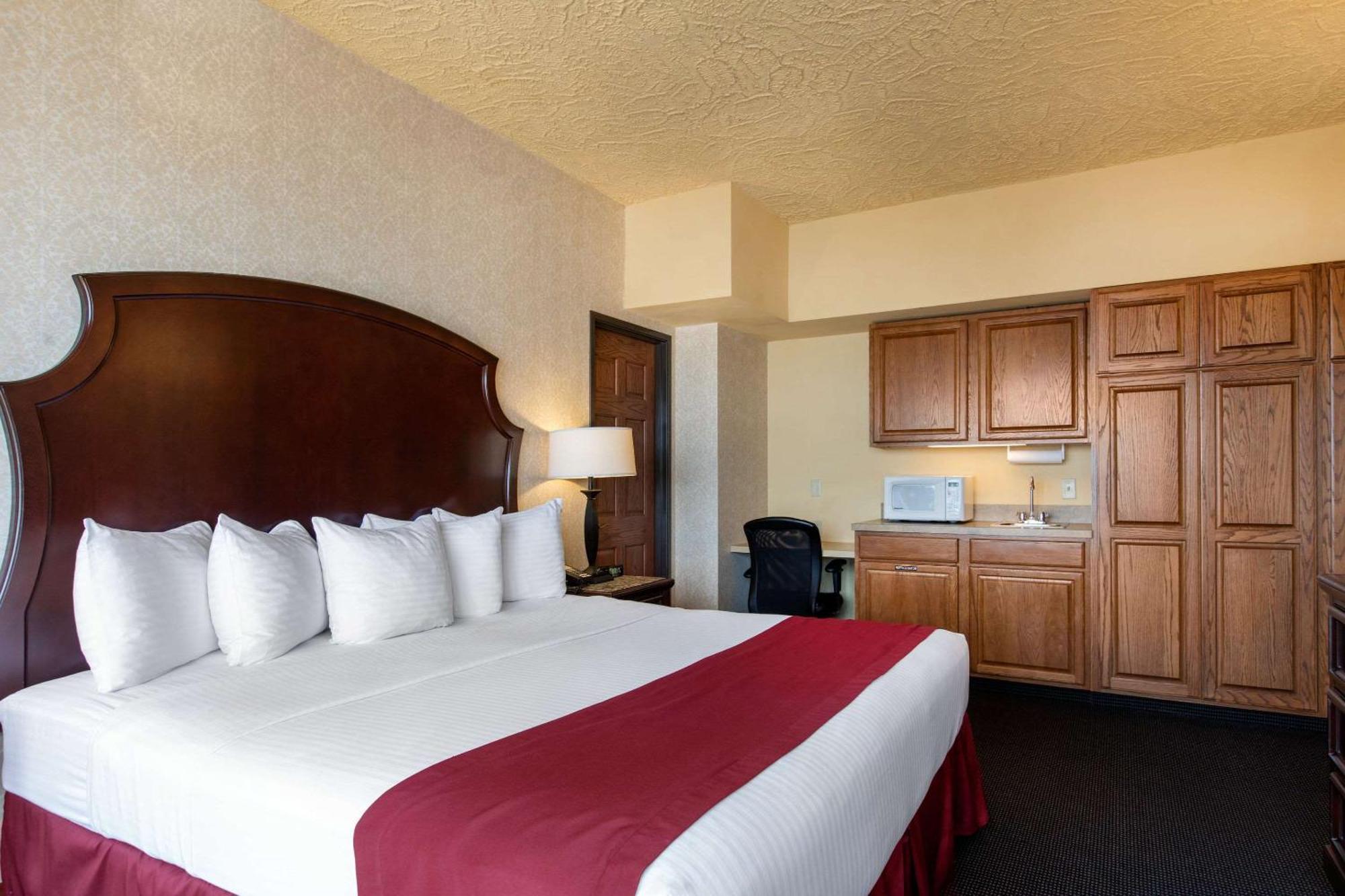 Shoreline Inn & Conference Center, Ascend Hotel Collection مسكيغون المظهر الخارجي الصورة
