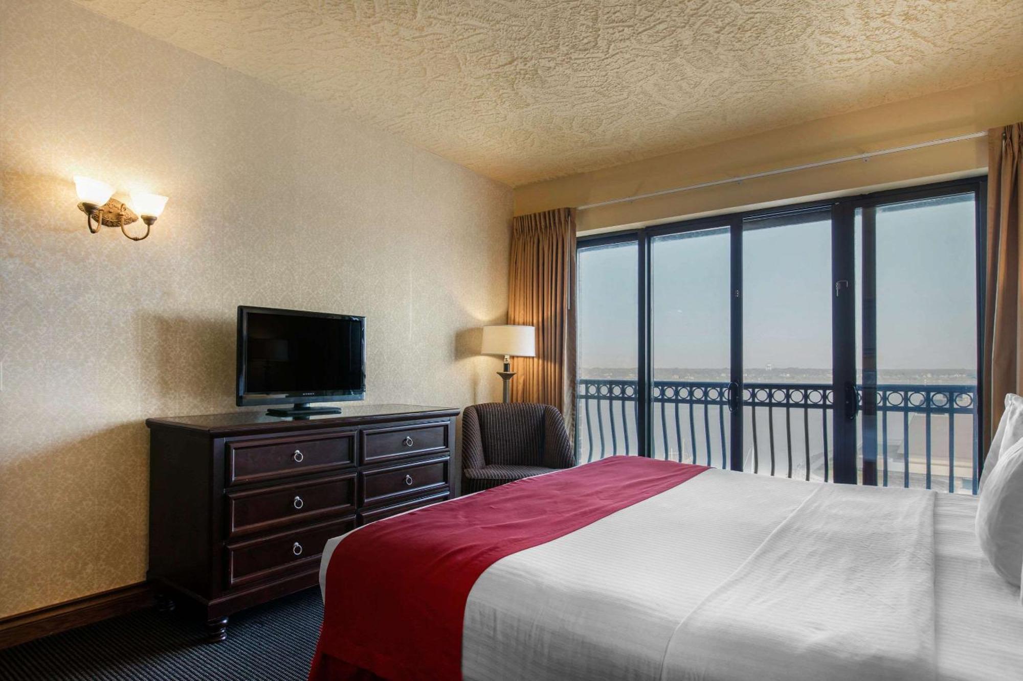 Shoreline Inn & Conference Center, Ascend Hotel Collection مسكيغون المظهر الخارجي الصورة